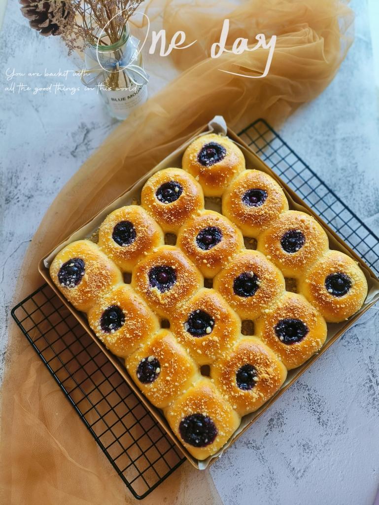 蓝莓酱奶酥面包