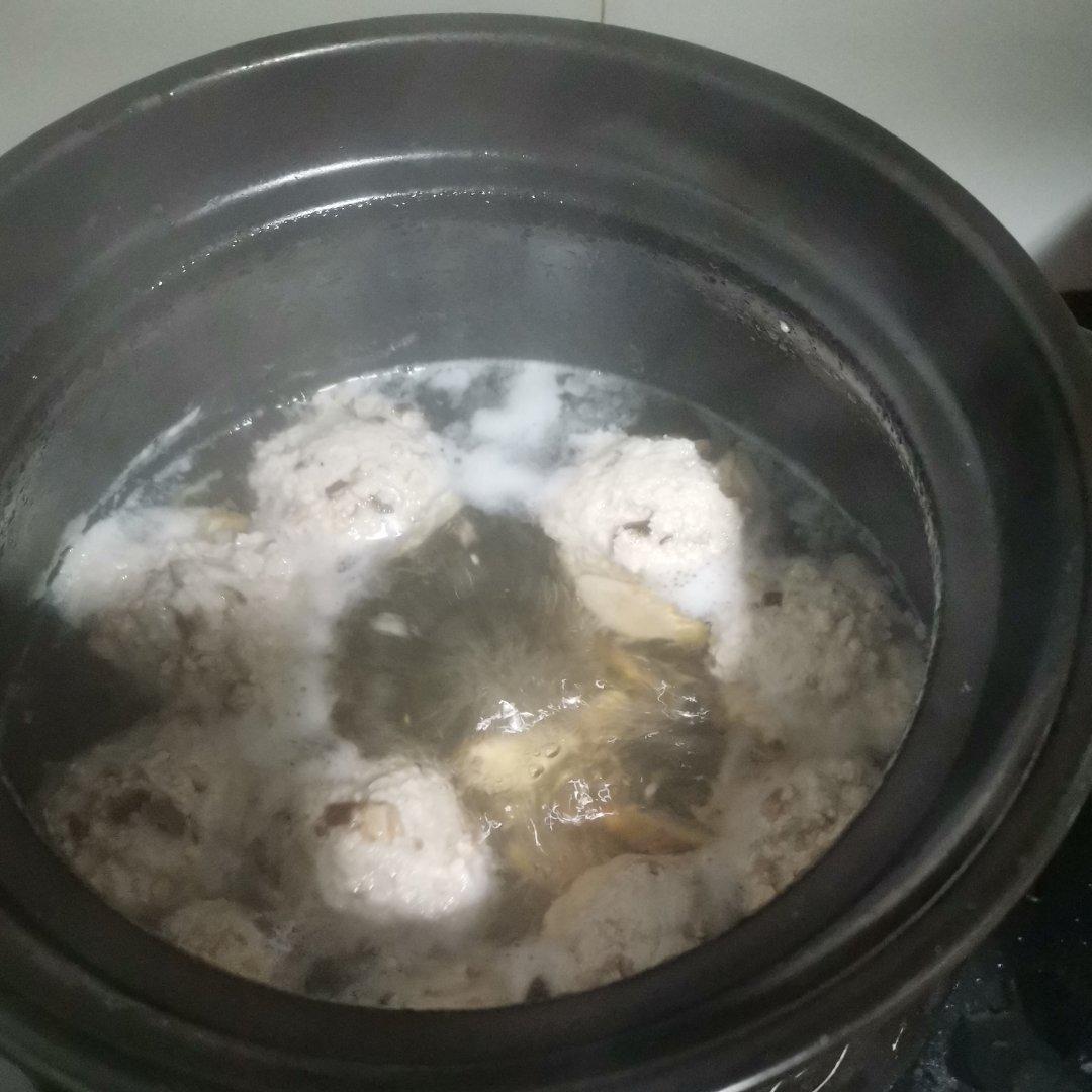 鸡蛋香菇肉泥汤