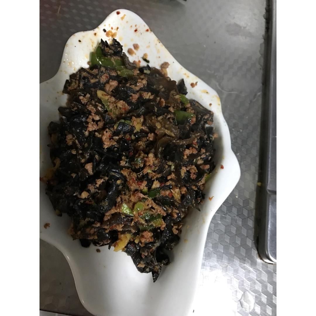 肉末黑木耳