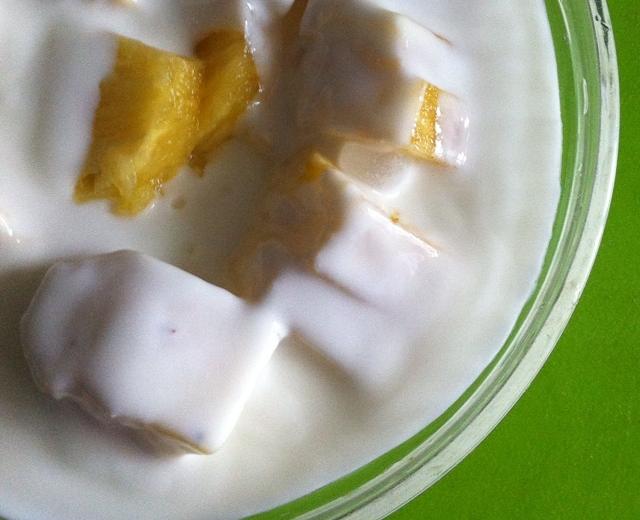 午点：酸奶凤梨的做法