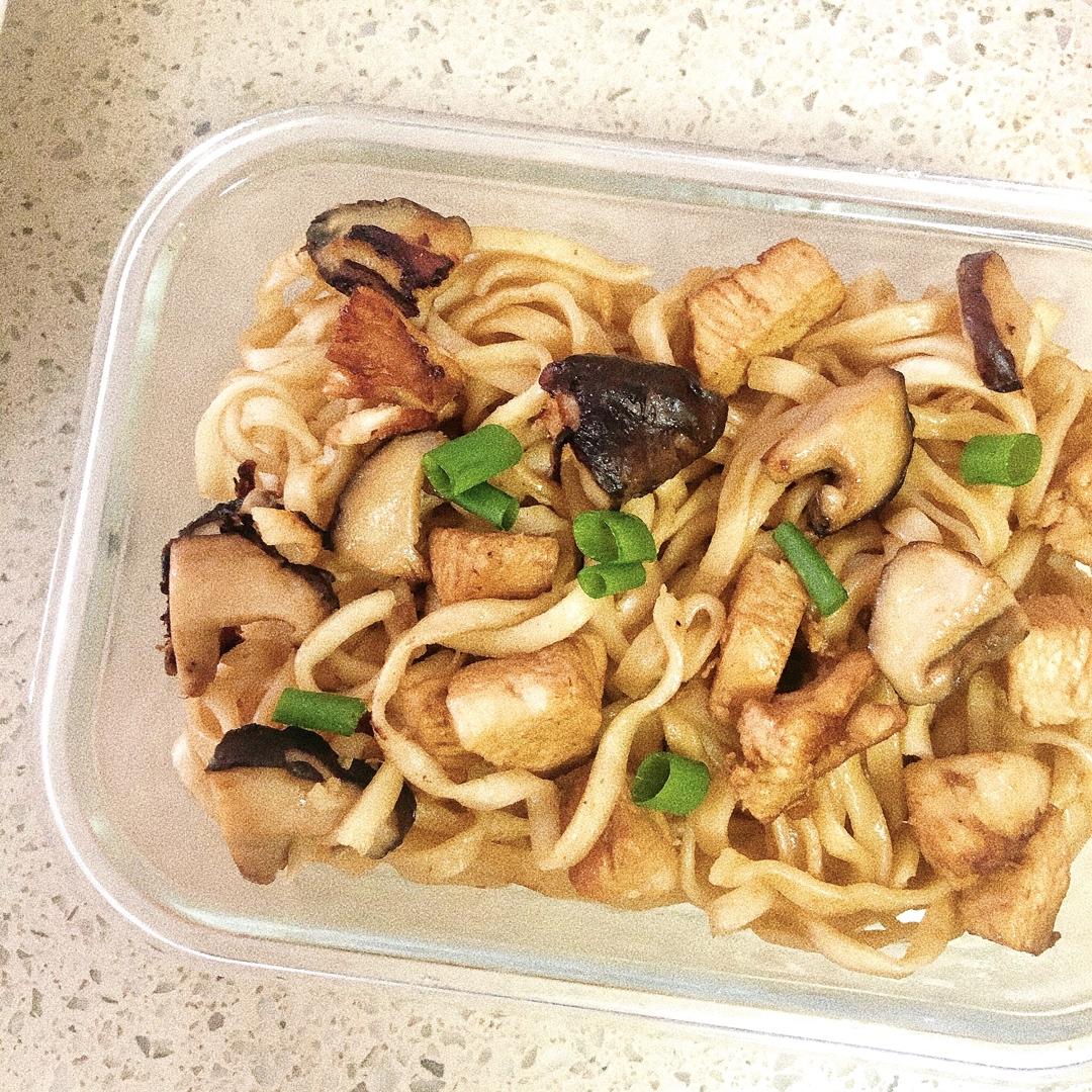 香菇土豆鸡胸焖饭