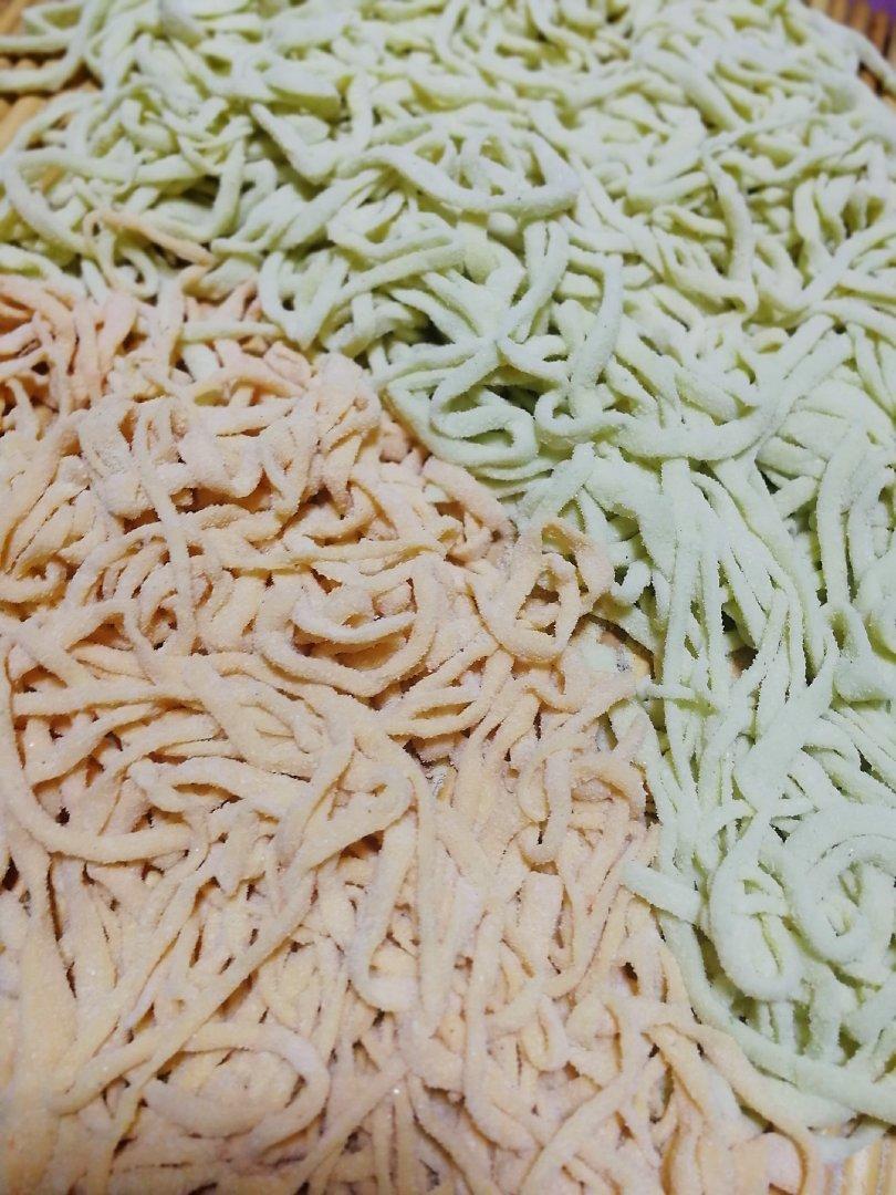 （菠菜）鸡蛋手擀面（附肉酱制作方法）