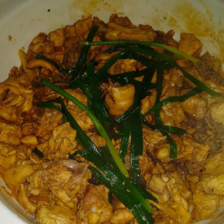 砂锅焖鸡