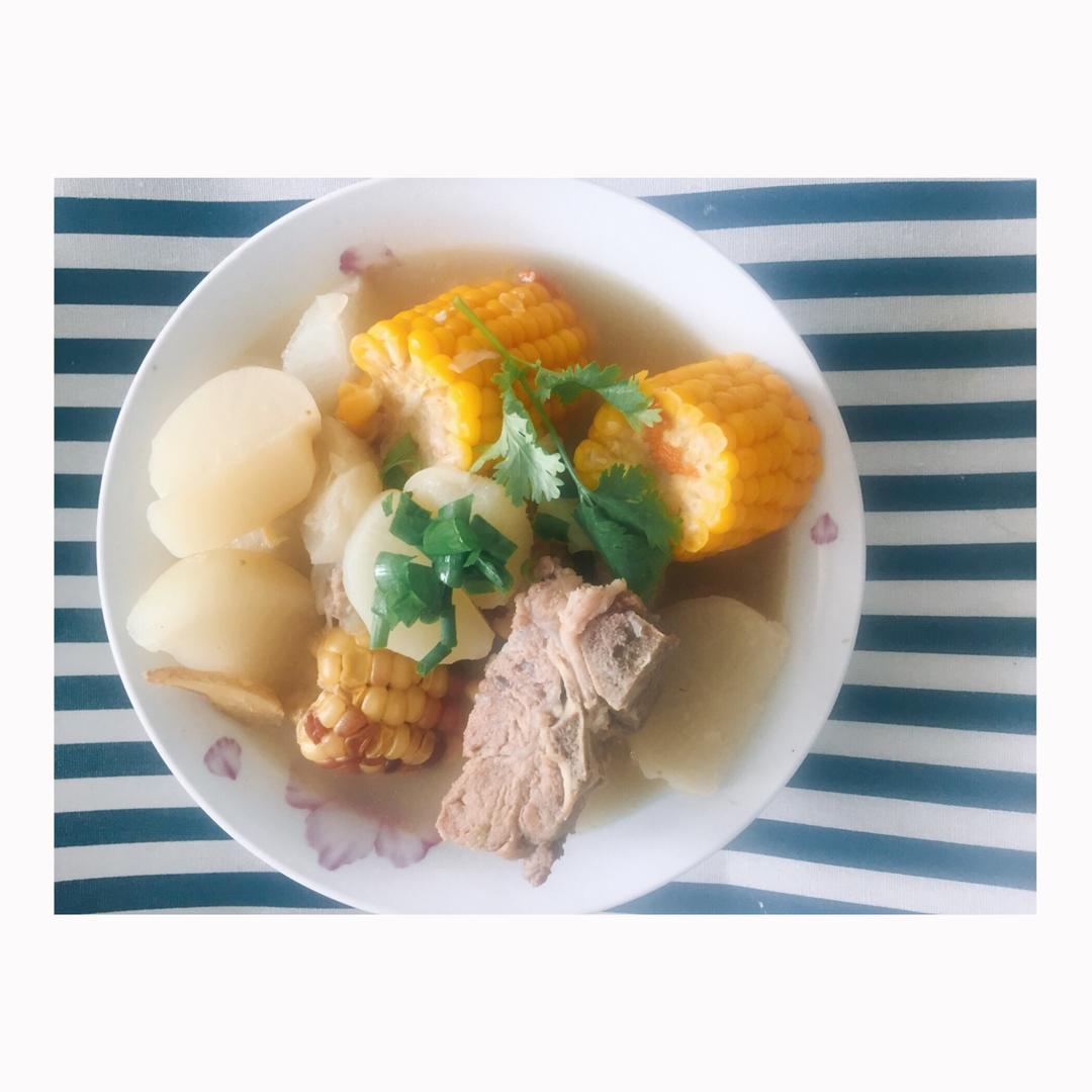 排骨玉米白萝卜汤