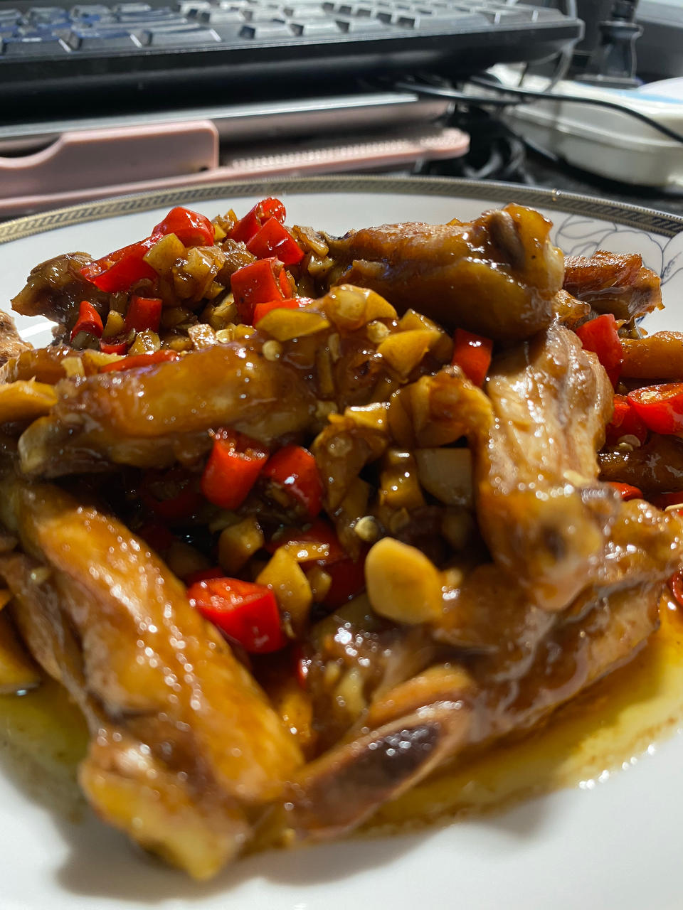 鸡翅这样做比可乐鸡翅还好吃100倍，连骨头都不放过