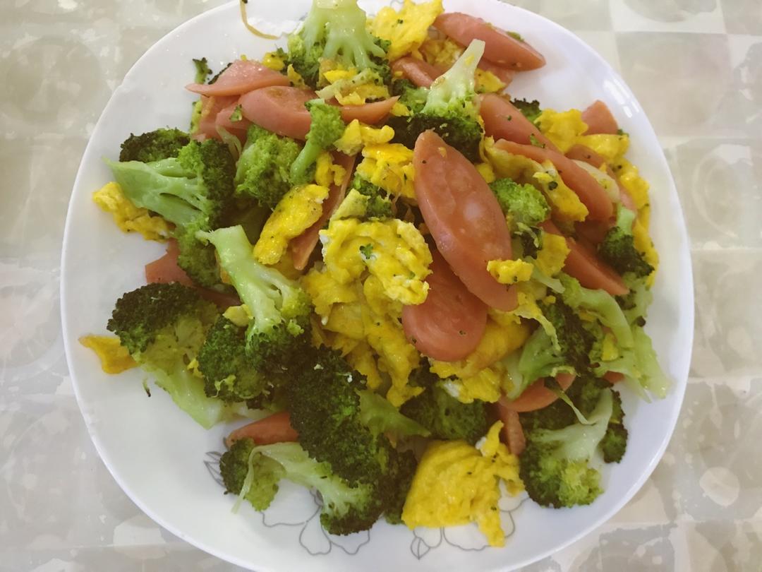 {☀快手晚餐☀}火腿肠滑蛋西兰花
