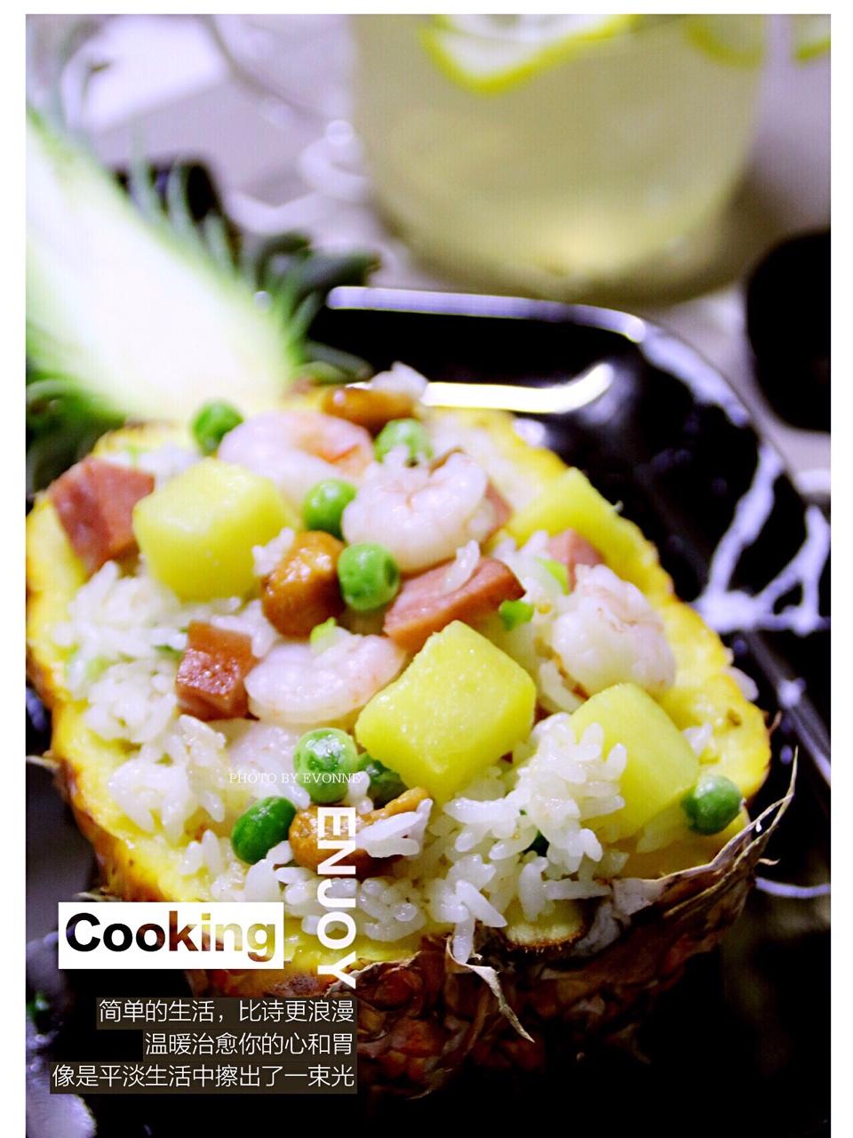 菠萝炒饭配柠檬红茶 Fried Rice With Pineapple And Lemon Tea