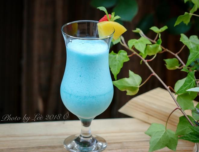 蔚蓝夏威夷鸡尾酒Blue Hawaiian Cocktail的做法