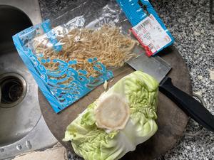 虾皮炒椰菜·0脂高纤减肥餐
极鲜美包菜 5min快手菜的做法 步骤1