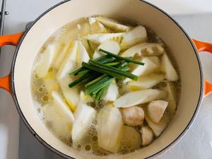 养生煲汤～松茸虫草鸡汤的做法 步骤3
