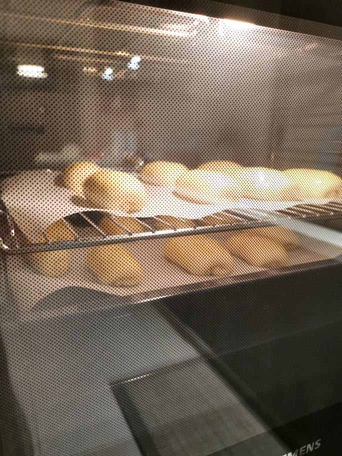 辣肉松面包