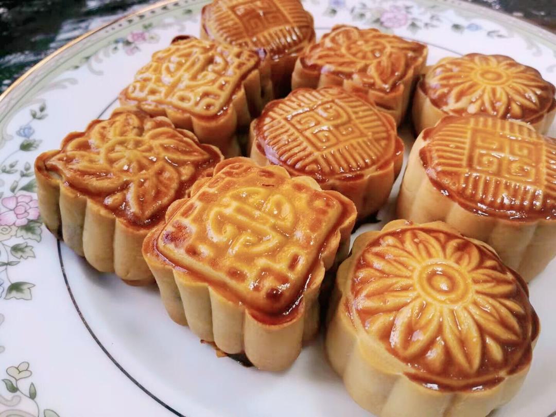 广式蛋黄莲蓉月饼