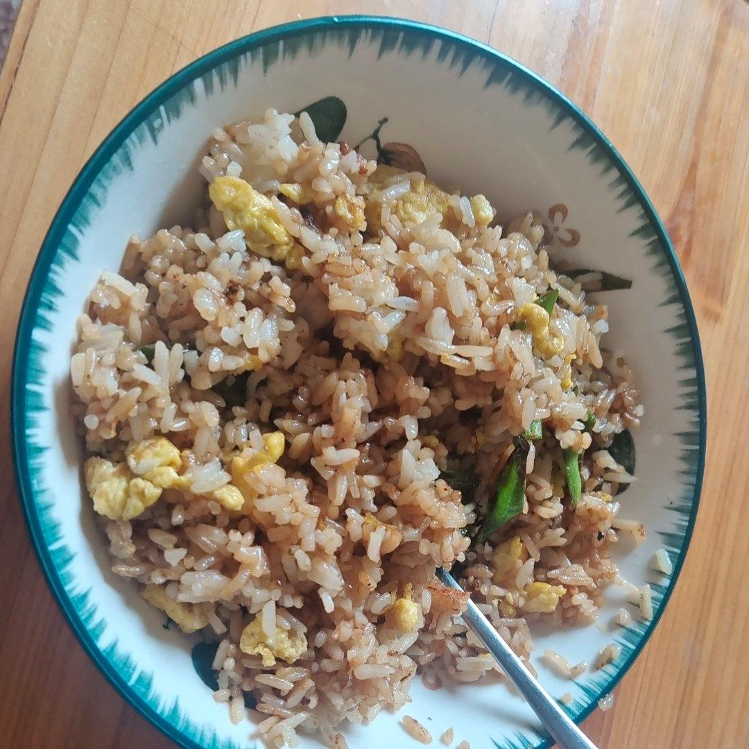 好吃到舔盘的酱油炒饭！