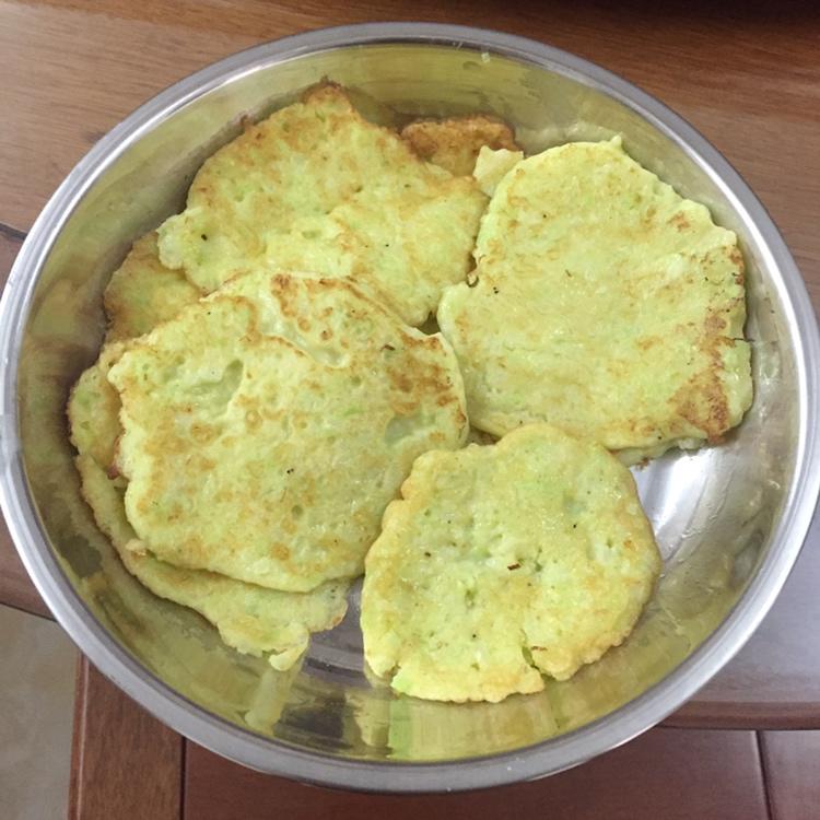 宝宝辅食一岁西葫芦饼 这道辅食会刷新你对西葫芦的认识
