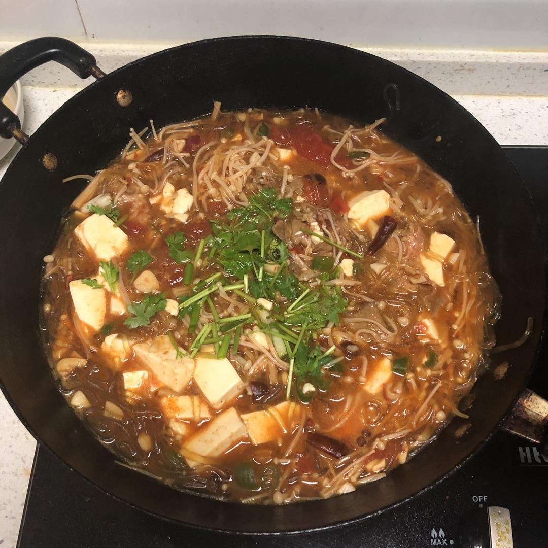 酸汤金针肥牛粉丝煲