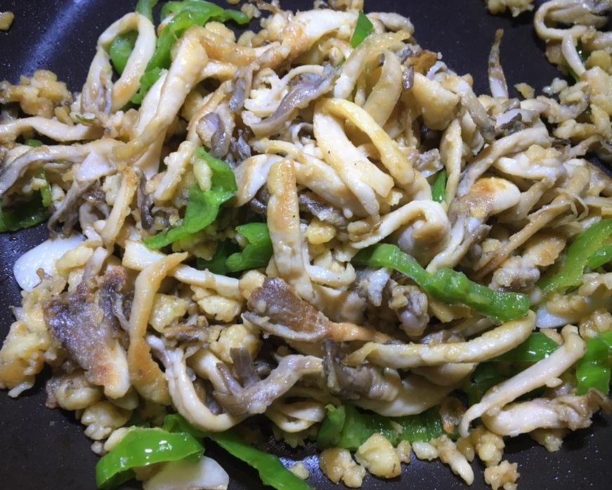 干煸蘑菇鸡蛋炒青椒？的做法
