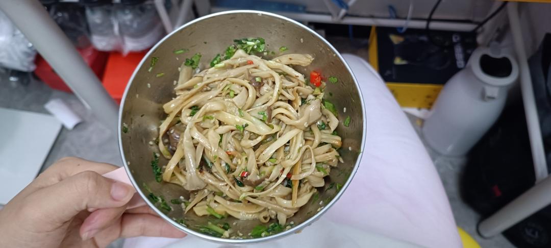 比肉还好吃的【手撕凉拌杏鲍菇】，上桌扫光光