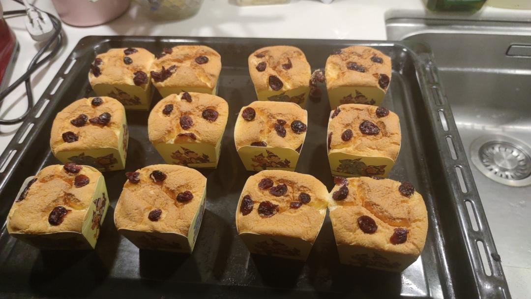 蔓越莓纸杯戚风小蛋糕