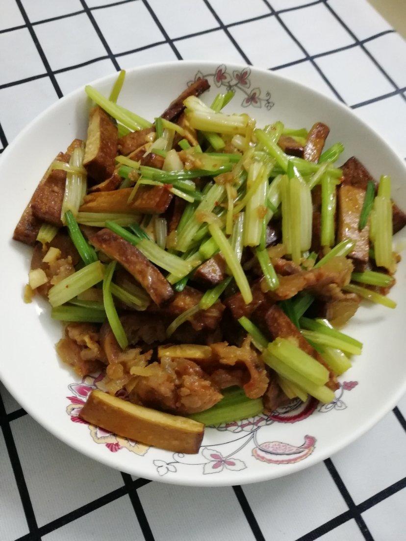 五香干芹菜炒肉