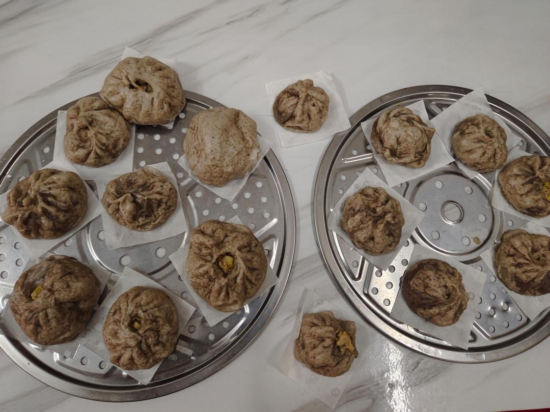 松软多汁的肉包子