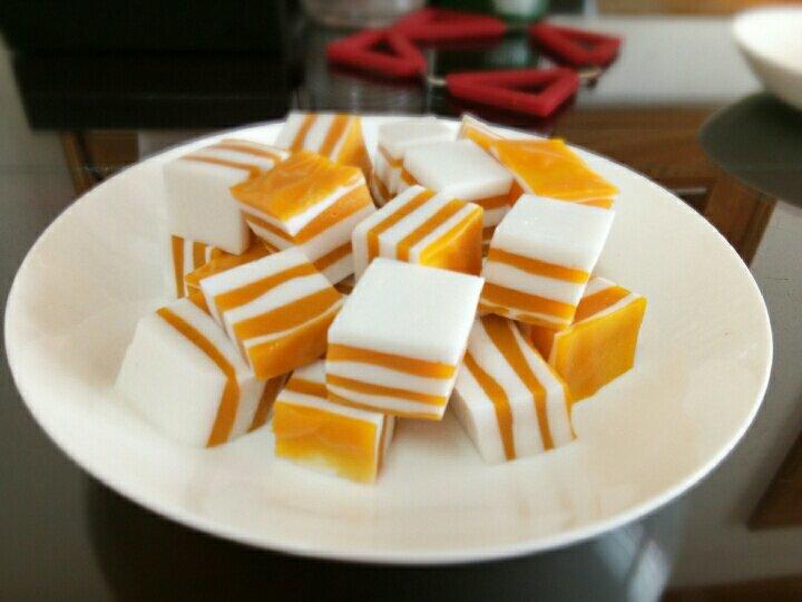 妈妈们快看，这道甜品是会跳舞的，孩子们一定喜欢！——芒果千层糕