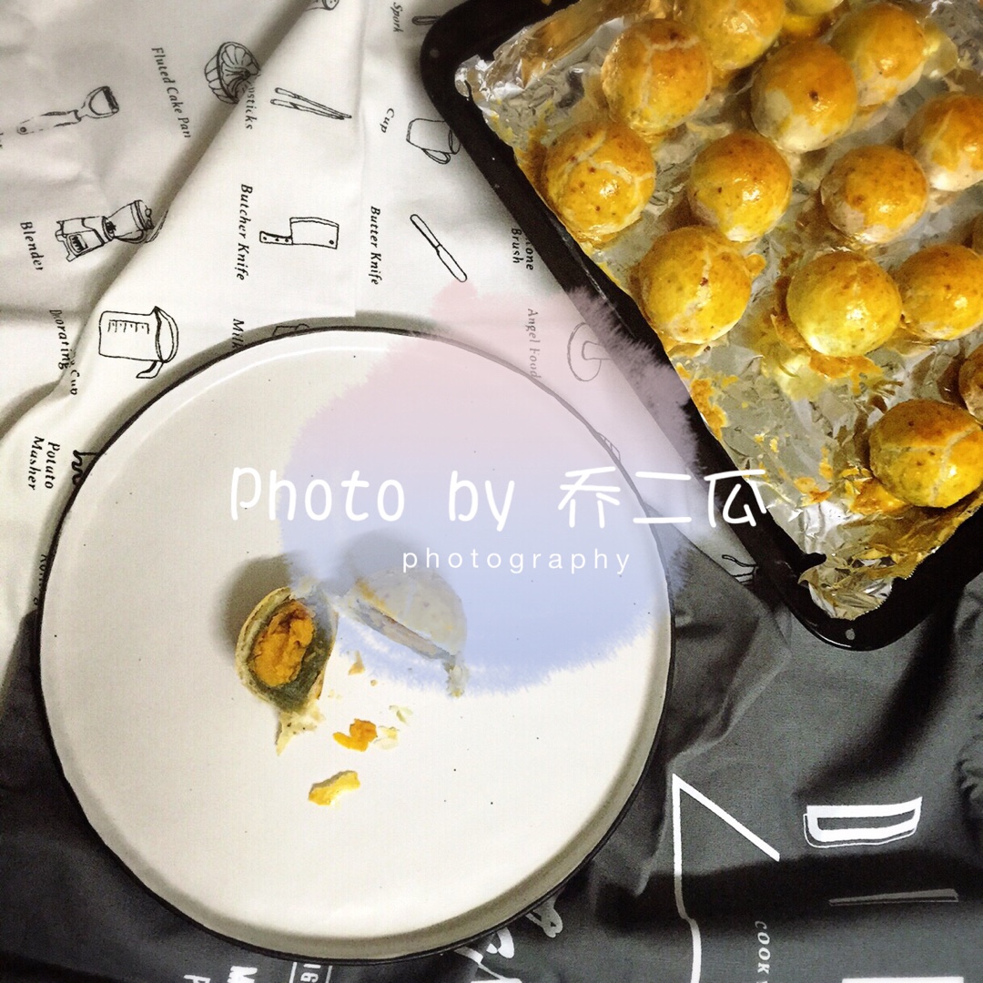 蛋黄酥 Danhuangsu