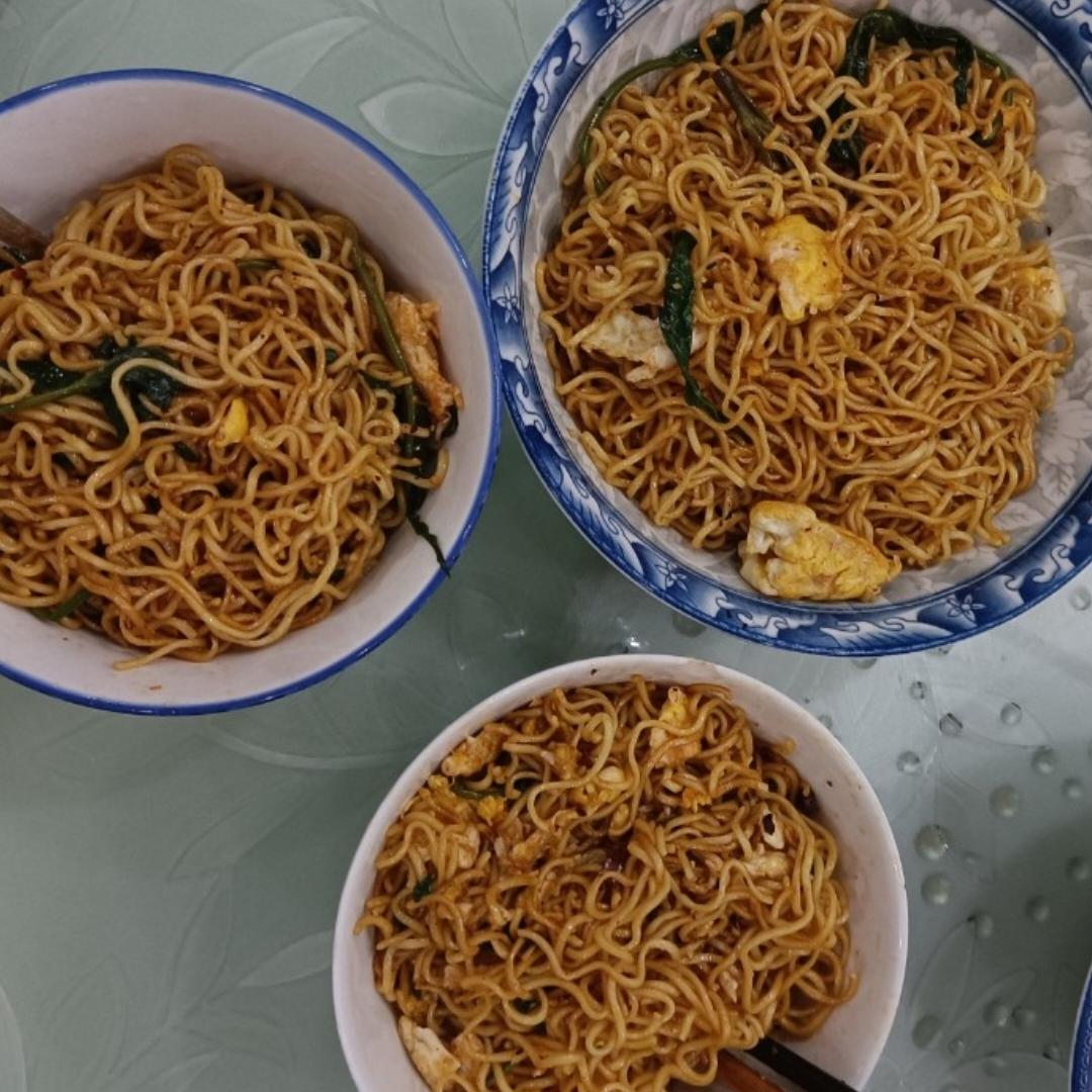 路边摊风味炒方便面