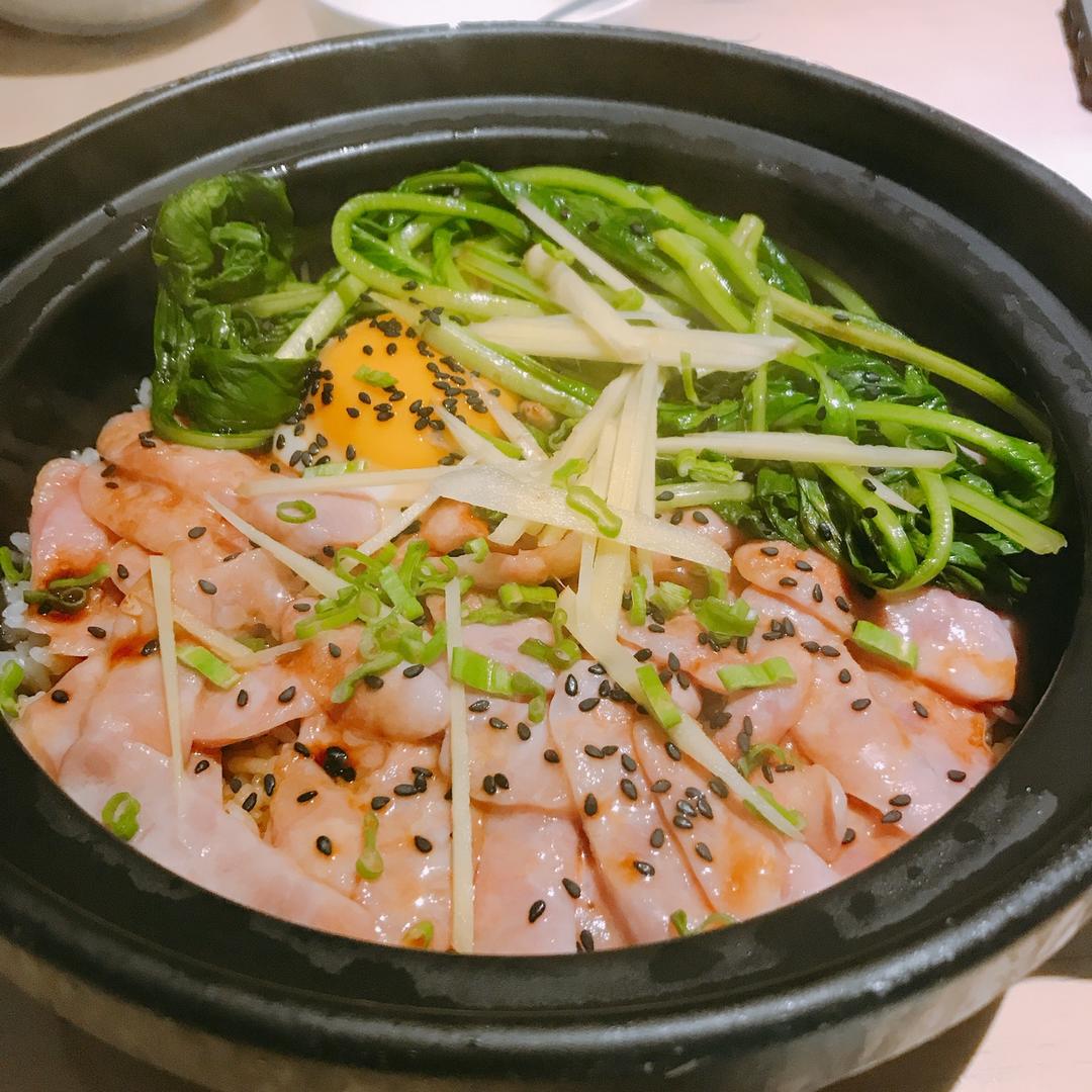 铸铁锅腊肠煲仔饭