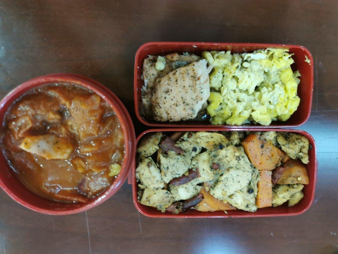 西蓝花炒鸡胸肉（最近爱上减脂餐）