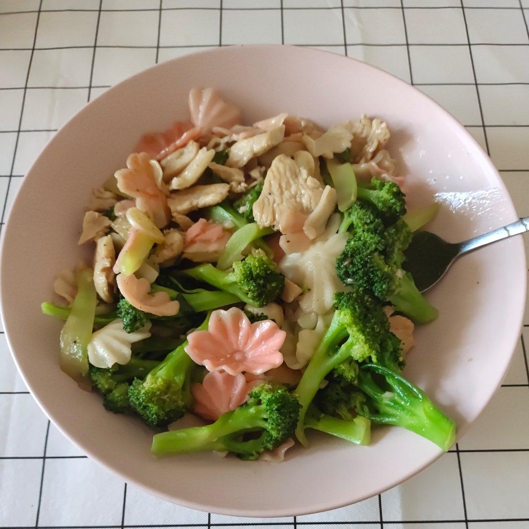 鸡胸肉炒西兰花