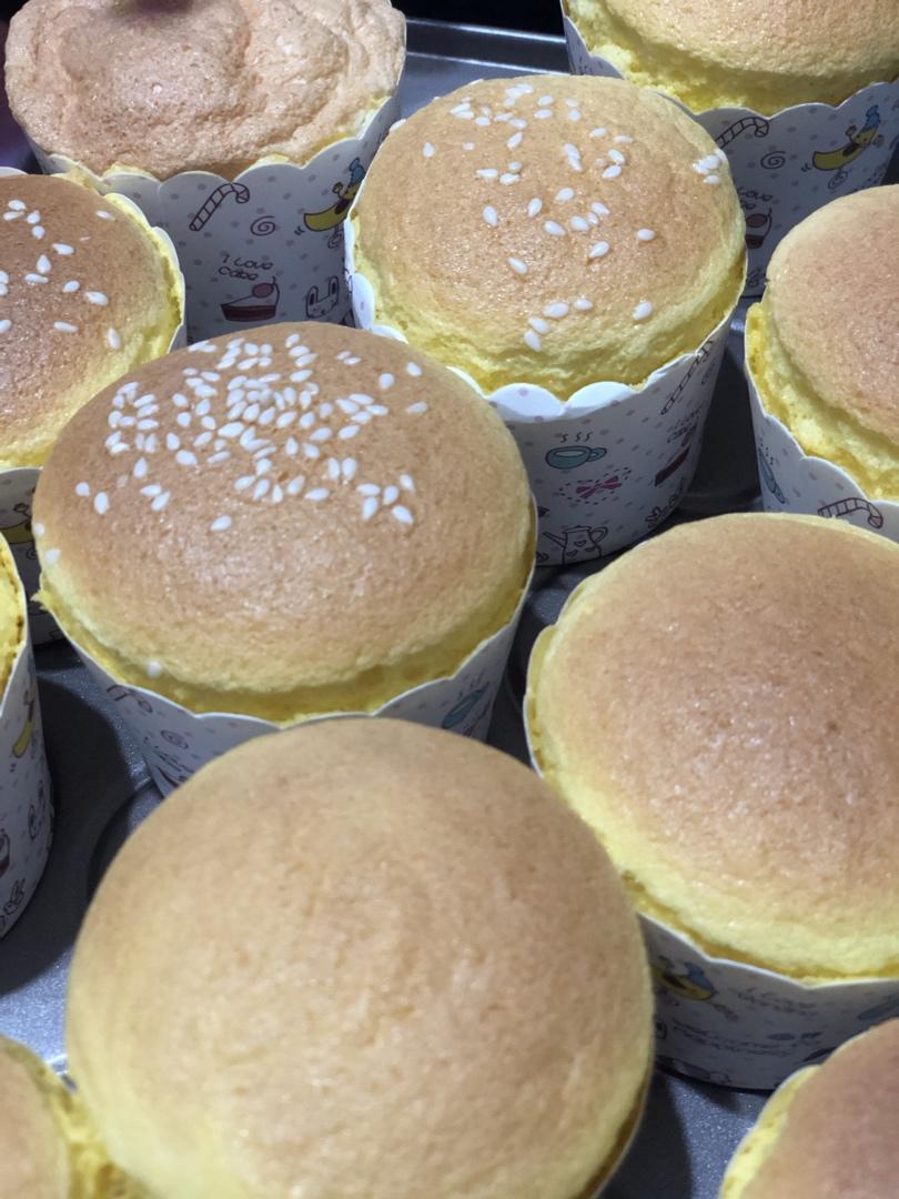 软绵绵戚风纸杯蛋糕