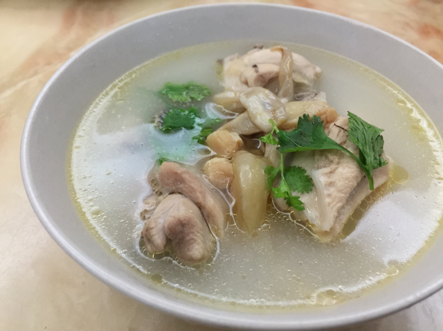 花胶乌鸡汤