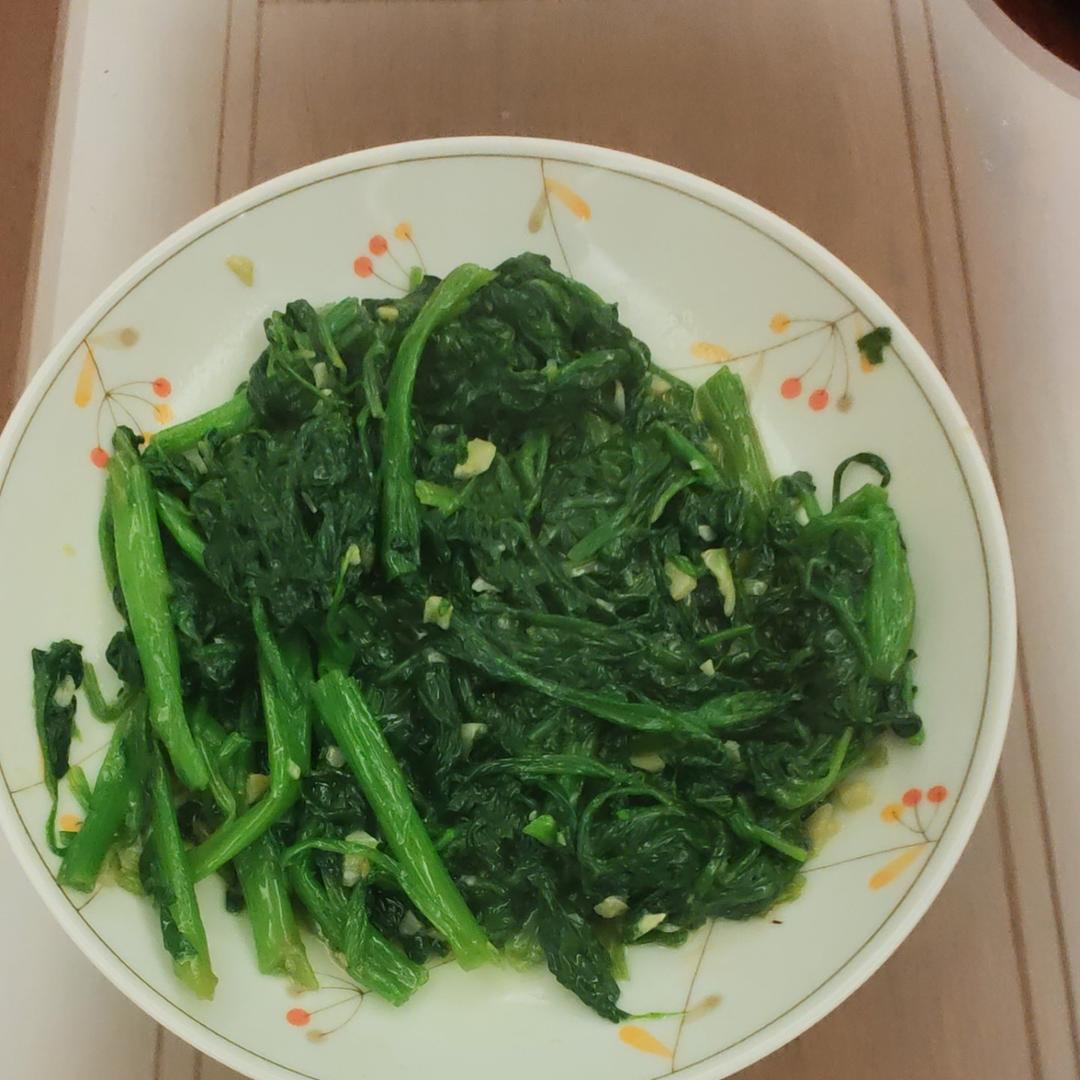 不涩口又嫩的清炒菠菜