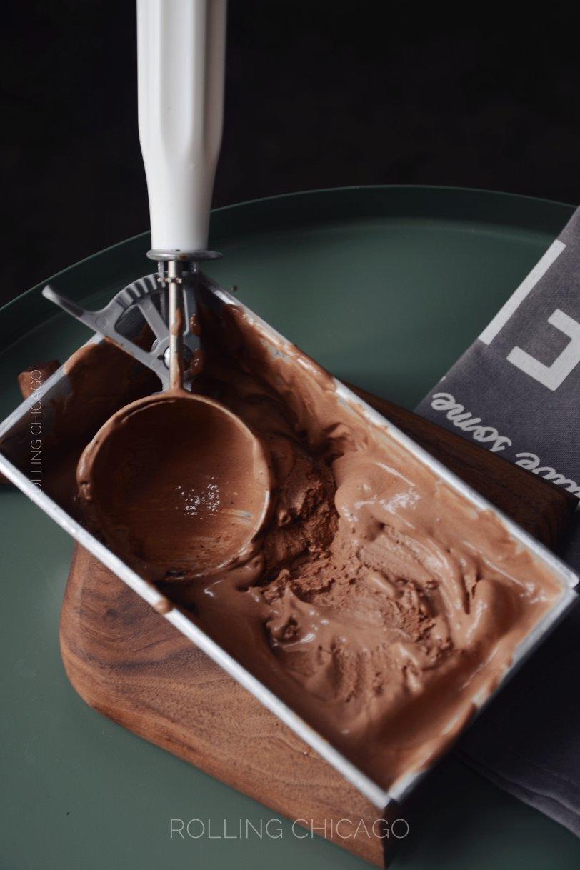 黑巧克力冰淇淋