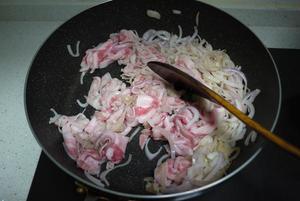 小林燴飯（日式洋葱猪肉烩饭）的做法 步骤3