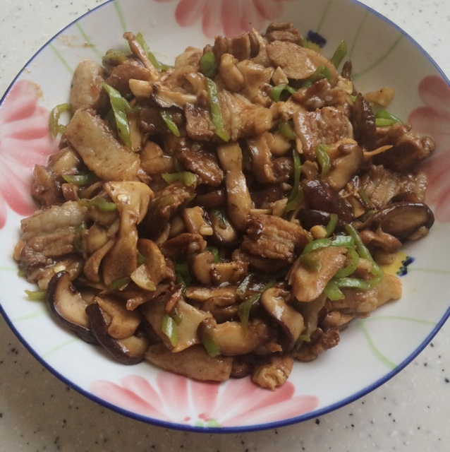 香菇炒肉，超级下饭哦