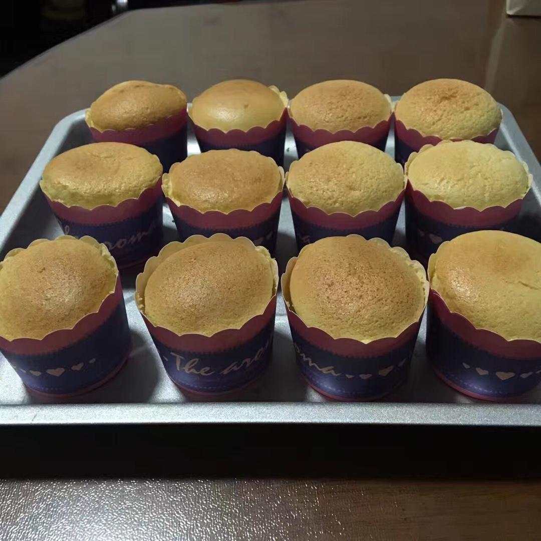 原味戚风纸杯蛋糕（烤箱做纸杯蛋糕）