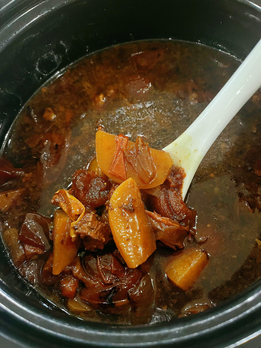 超级下饭的番茄牛腩煲 一道菜搞定一顿晚饭！