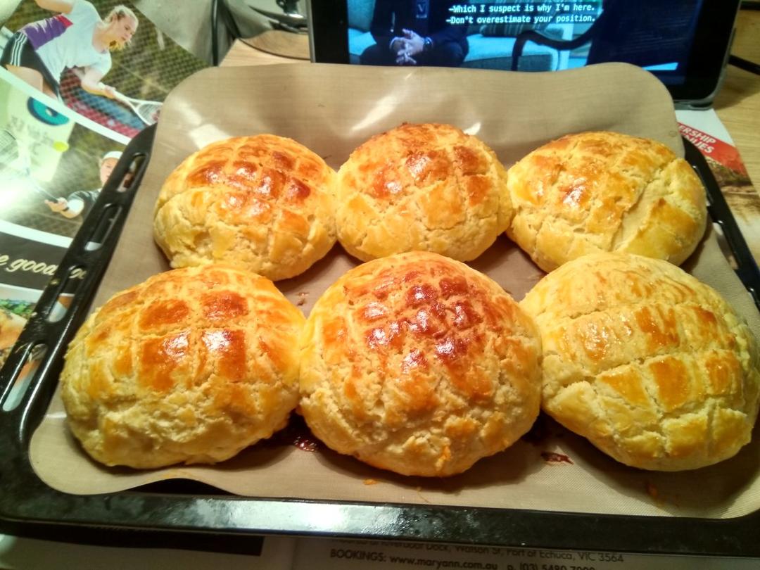 好吃到炸裂的港式菠萝包（附带制作酥皮的小视频）