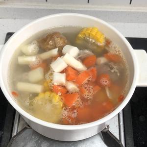 山药玉米胡萝卜烤鸭架汤的做法 步骤7