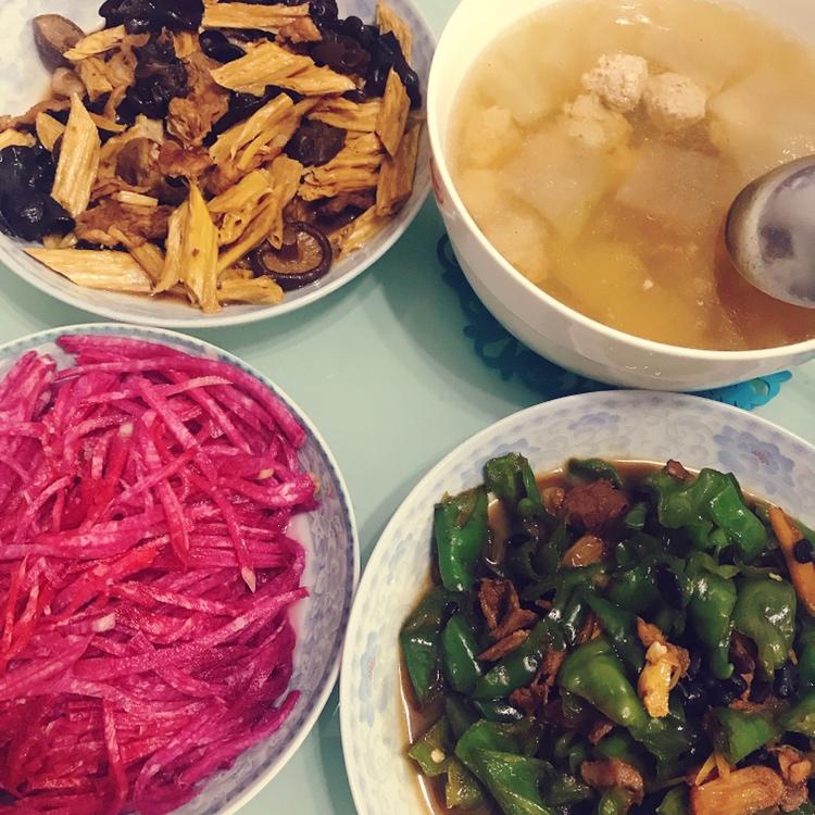 堂妈小厨  五花肉香菇烧腐竹