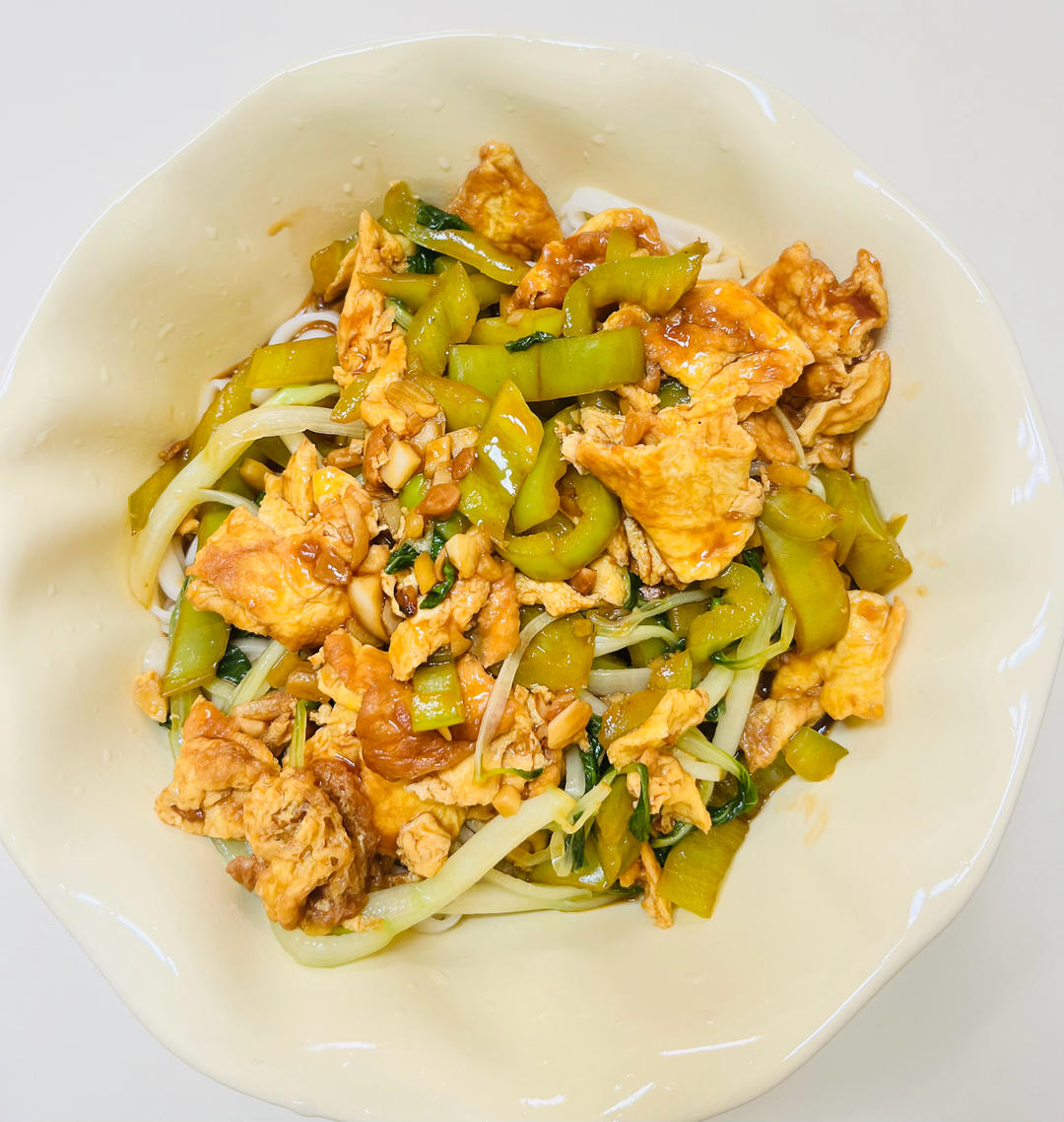 青椒鸡蛋拌面