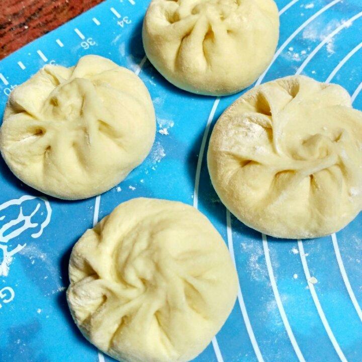 松软多汁的肉包子