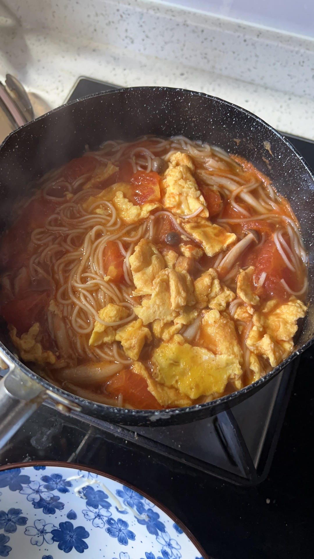 好吃到汤汁不剩～浓郁的番茄荷包蛋焖面