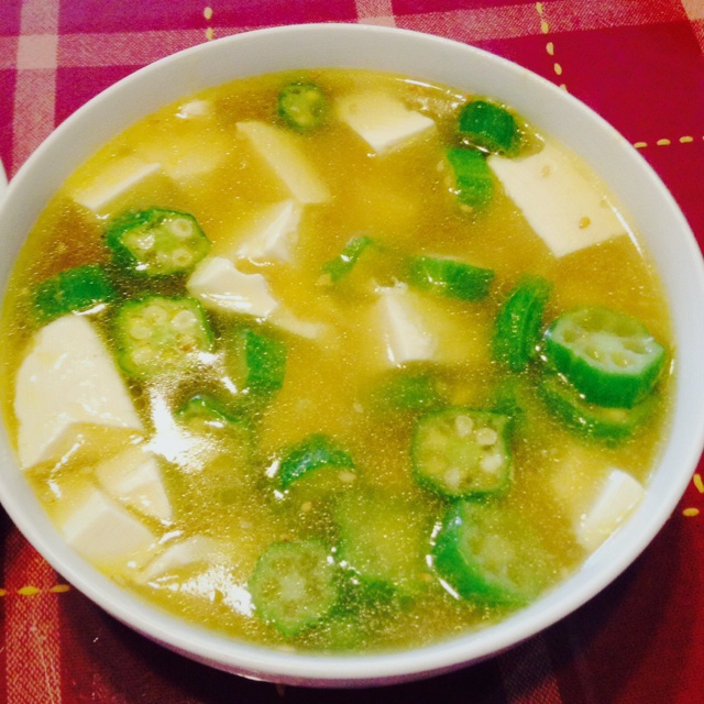 秋葵豆腐汤