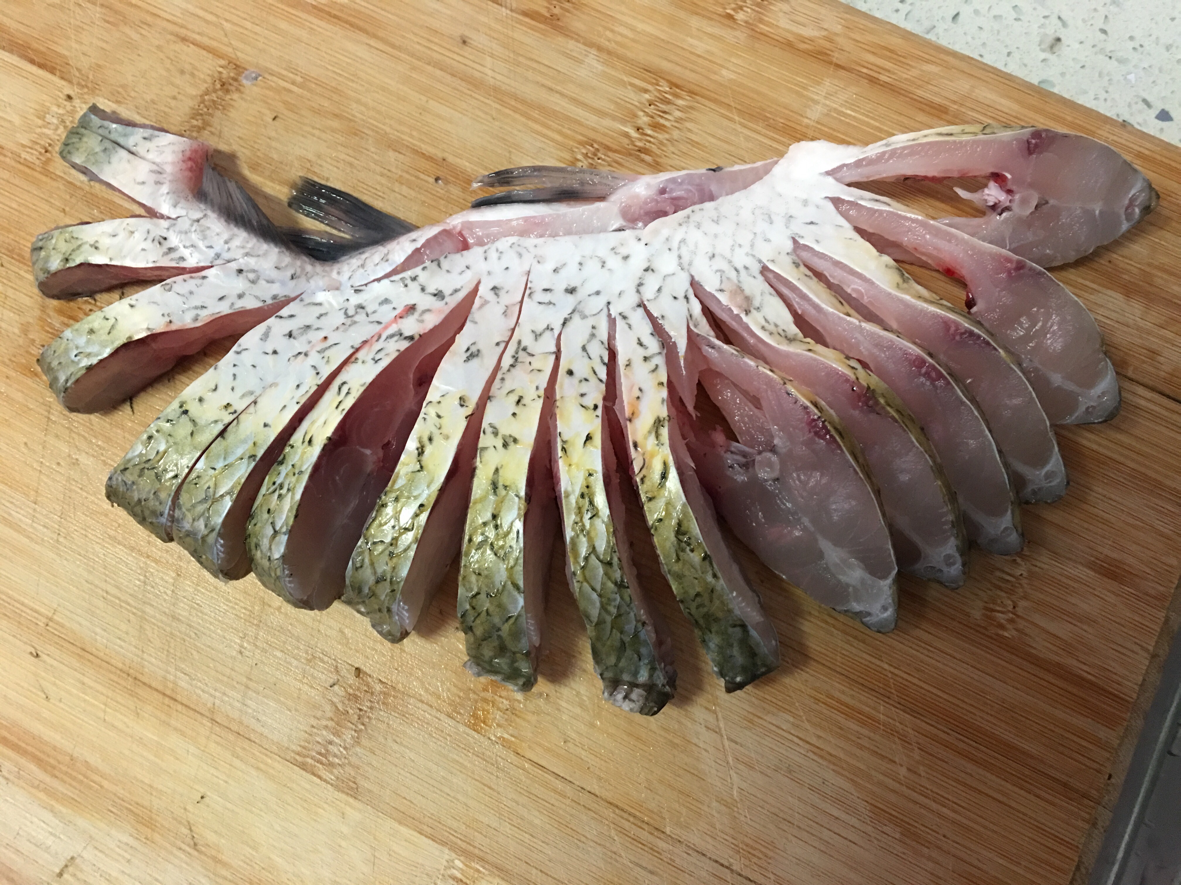 大菜能拿出手的孔雀开屏鱼的做法 步骤1