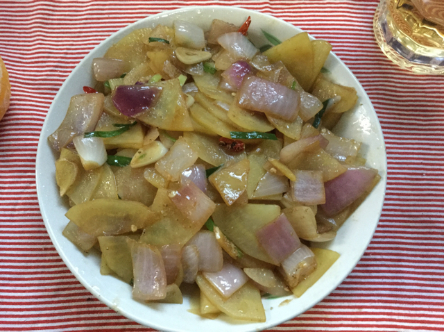 边吃边流泪的「孜然土豆片」