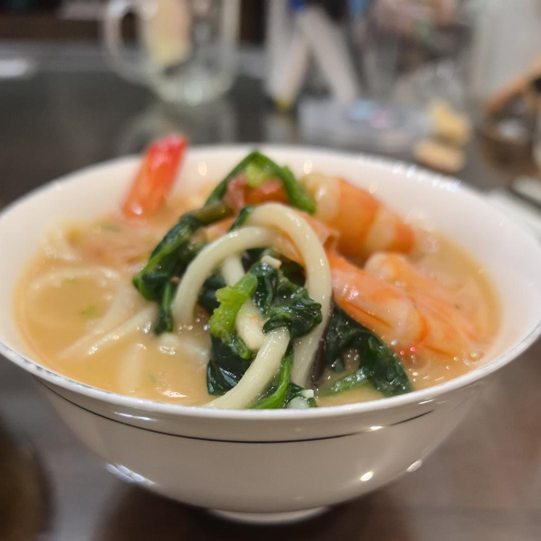 鲜虾热汤面🍜｜虾头虾壳熬汤，鲜味十足