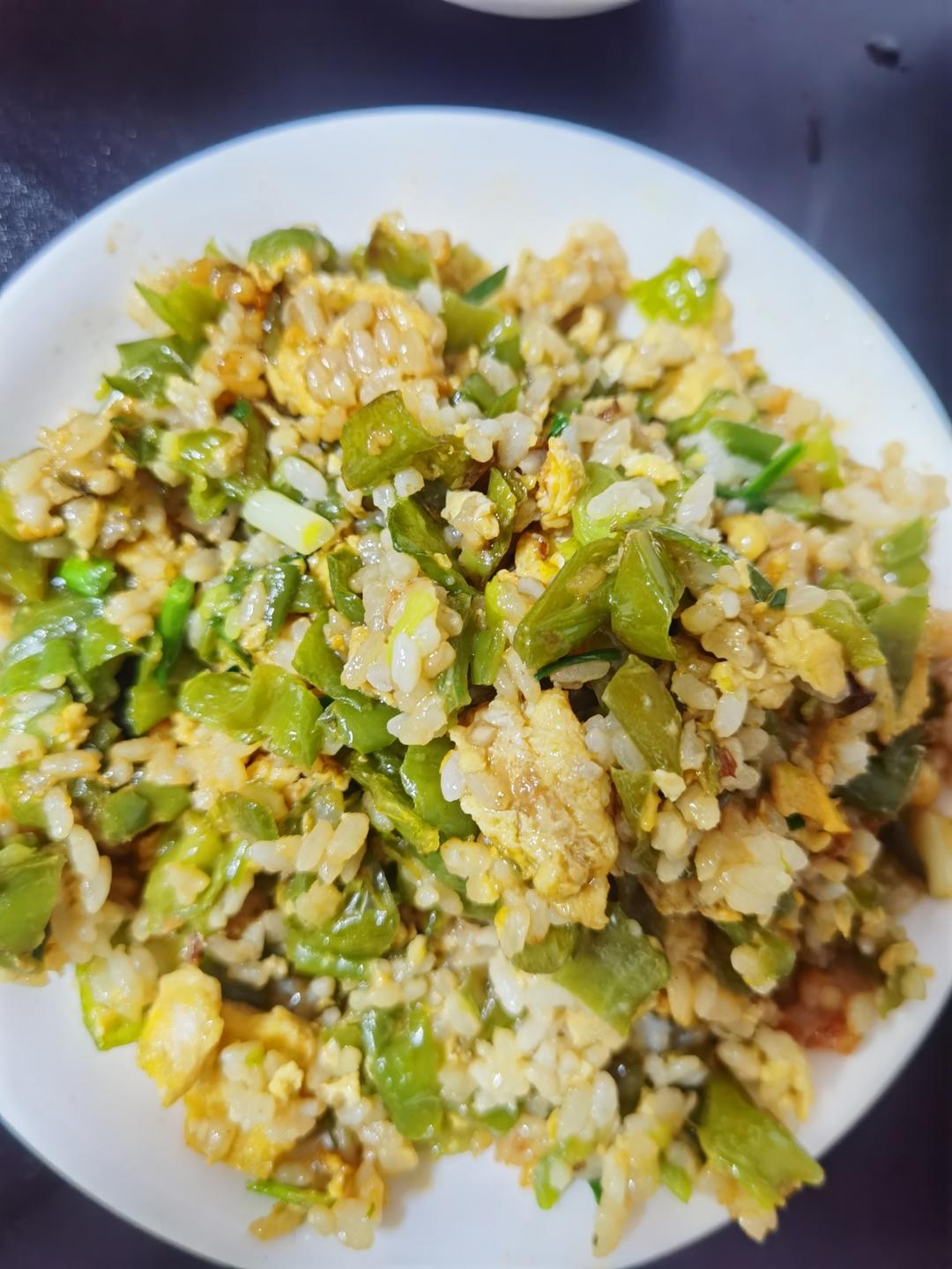 青椒鸡蛋炒饭