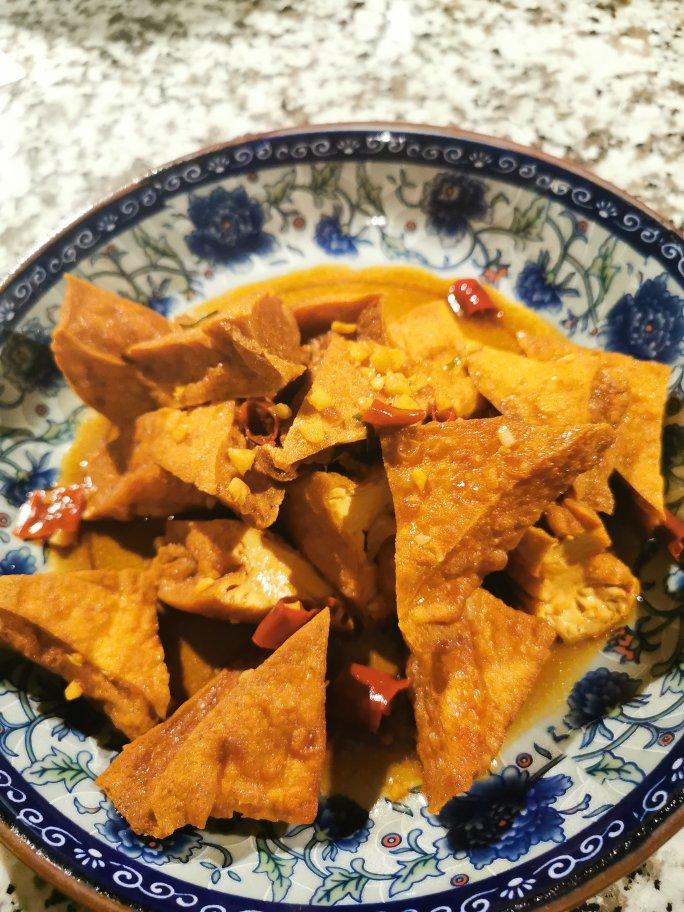 焖烧油豆腐